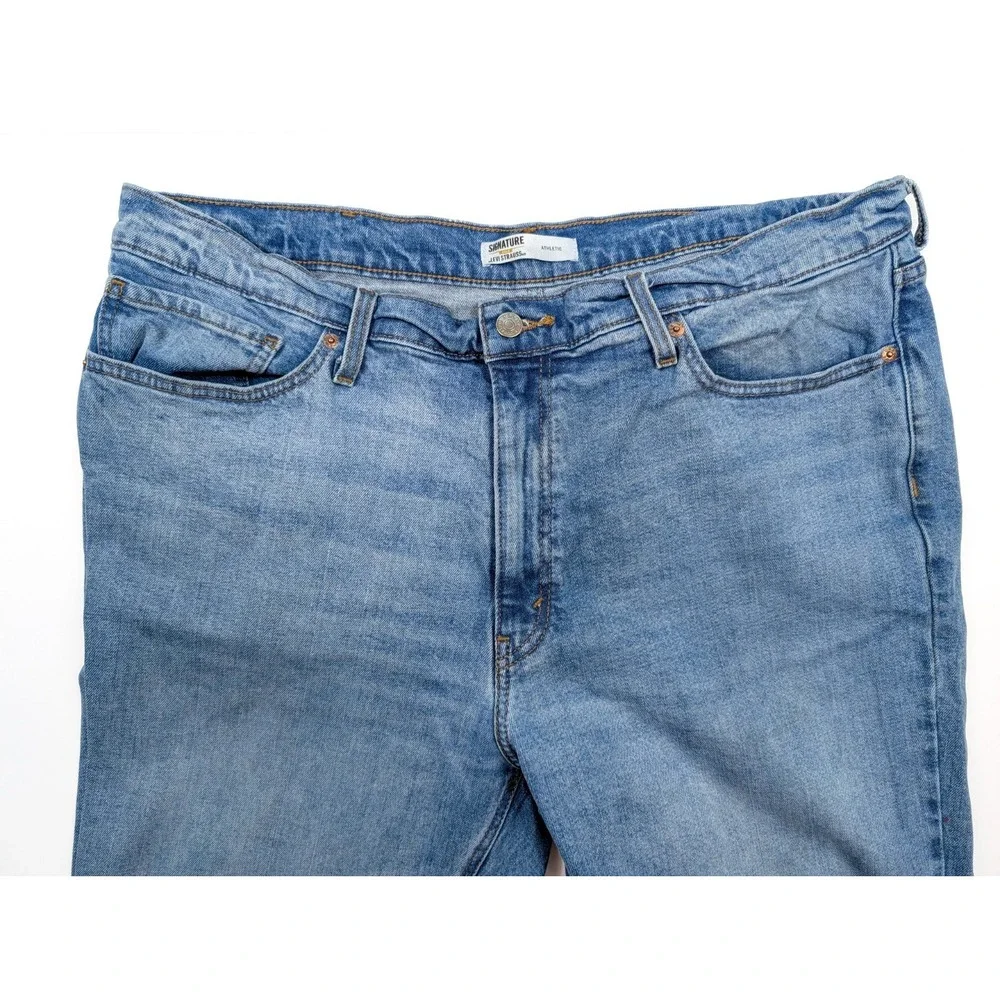 Levi's Signature Gold Athletic Fit Light Blue Wash Denim Jeans Men's Size‎ 40x32
